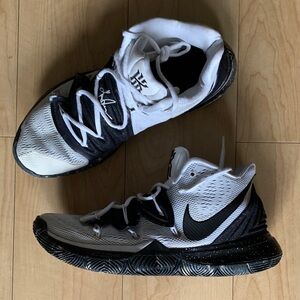 Nike Kyrie 5 Oreo basketball shoes